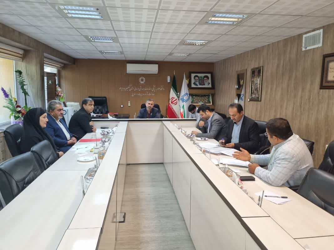 نشست هم اندیشی سرپرست معاونت توسعه مدیریت و منابع دانشگاه علوم پزشکی یاسوج با مدیر کل بیمه سلامت استان,عکس
